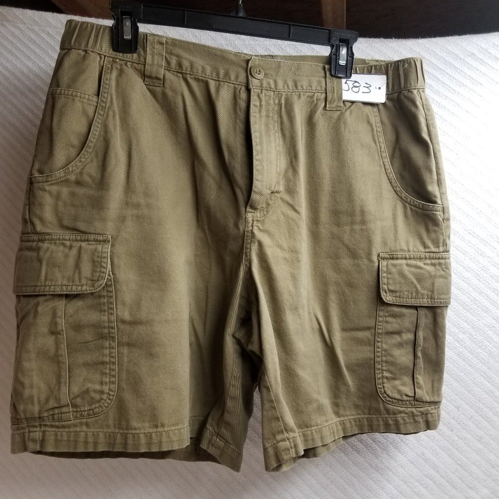 583 - Columbia 34W Cargo Shorts